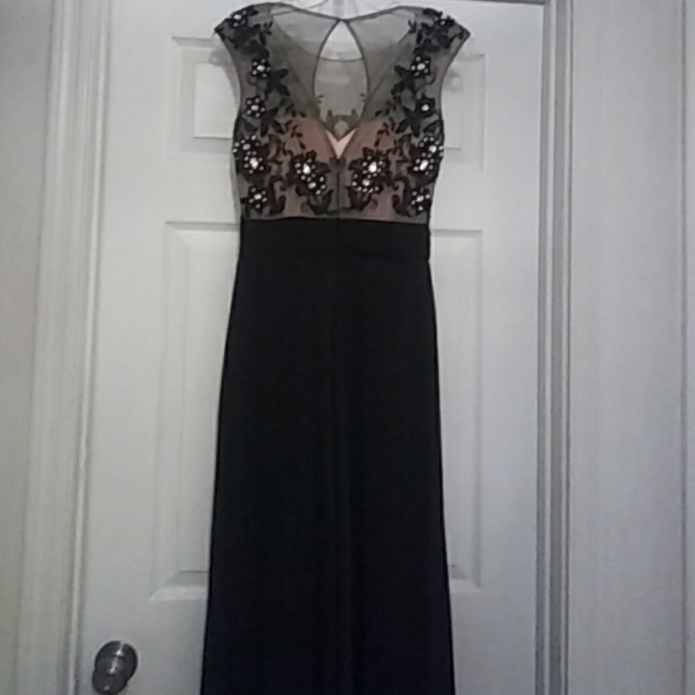 Formal gown - Picture 6 of 7